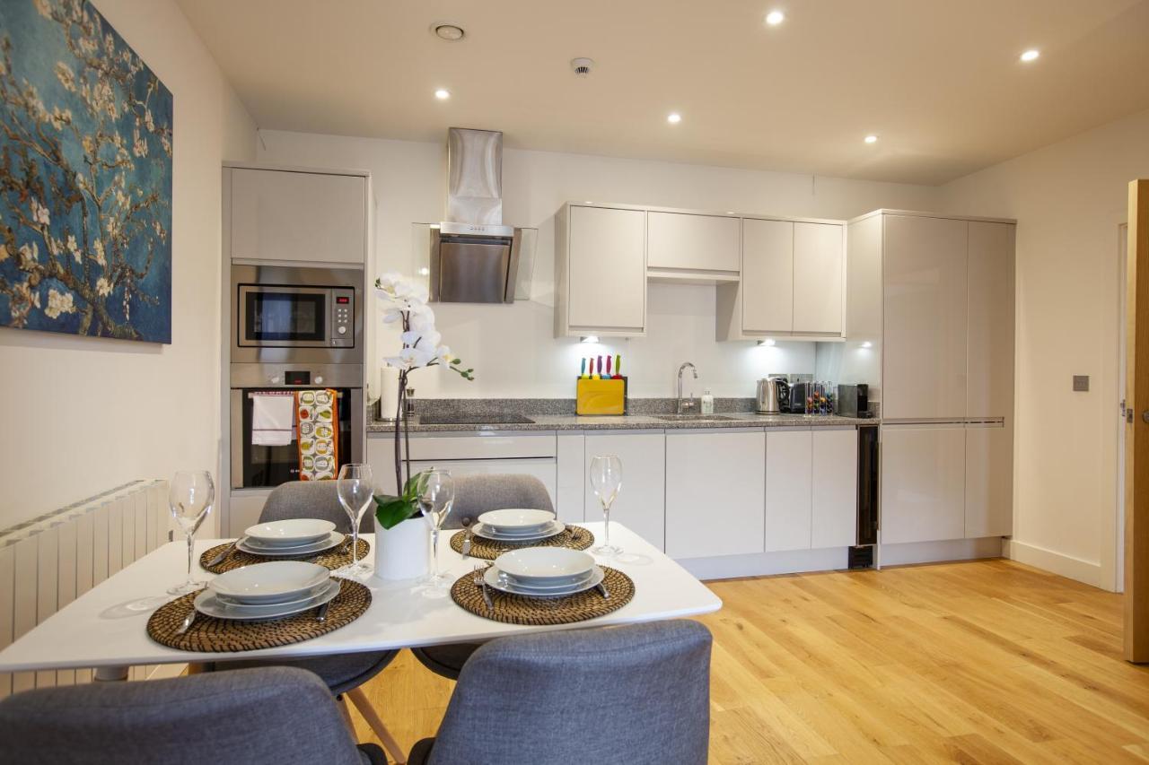 Urban Living'S ~ King Edward Luxury Apartments In The Heart Of Виндзор Экстерьер фото