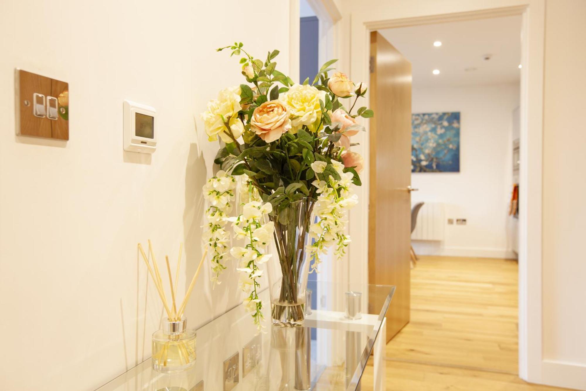 Urban Living'S ~ King Edward Luxury Apartments In The Heart Of Виндзор Экстерьер фото